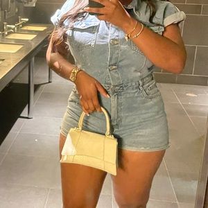 Size Large jean romper. Cute. Stretchy Jean.